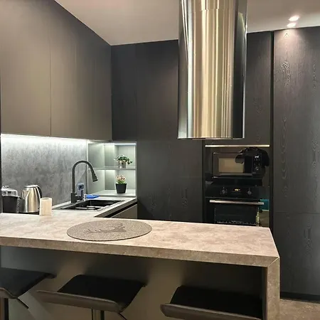 Luxury Boutique / Komuna Parisit / Near To *