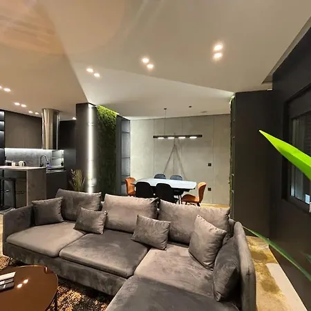 Luxury Boutique / Komuna Parisit / Near To Apartment *