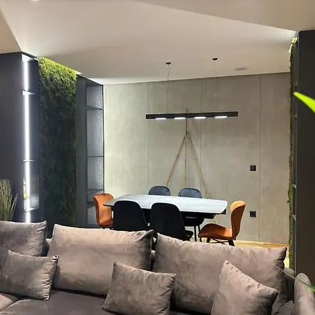 Apartment Luxury Boutique / Komuna Parisit / Near To
